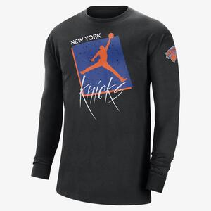 New York Knicks Courtside Statement Edition Men&#039;s Jordan Max90 NBA Long-Sleeve T-Shirt DV5745-010