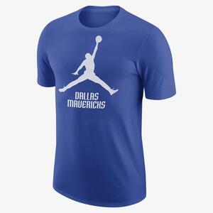 Dallas Mavericks Essential Men&#039;s Jordan NBA T-Shirt FD1463-480