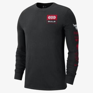 Chicago Bulls Essential Men&#039;s Nike NBA Long-Sleeve T-Shirt FJ0468-010