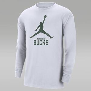 Milwaukee Bucks Essential Men&#039;s Jordan NBA Long-Sleeve T-Shirt FN1273-100