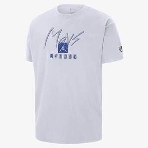 Dallas Mavericks Courtside Statement Edition Men&#039;s Jordan NBA Max90 T-Shirt FN1060-100
