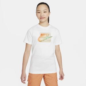 Nike Sportswear Big Kids&#039; T-Shirt FN9552-100