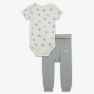 Nike Baby (12-24M) 2-Piece Printed Bodysuit Set 66L683-E8K