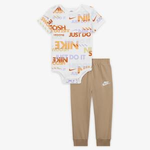 Nike Sportswear Playful Exploration Baby (12-24M) Printed Bodysuit and Pants Set 66M045-X0L